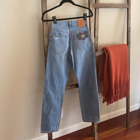 Levi’s 501 Cropped High Rise, Straight Leg 24x28 - Picture 2 of 16